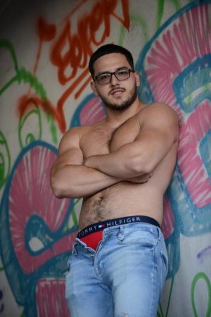 jeans DkNj73OWwAcQlOy.jpg