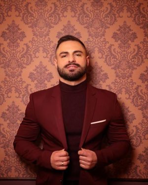 dressed 51074269.jpg