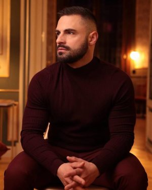 dressed 54800840.jpg