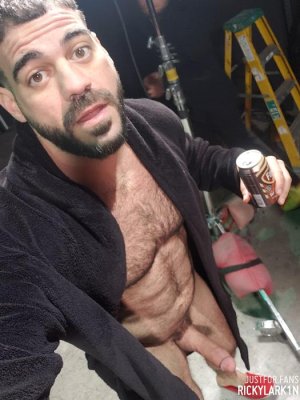 Ricky Larkin Dz4ETRtW0AECYOf.jpg