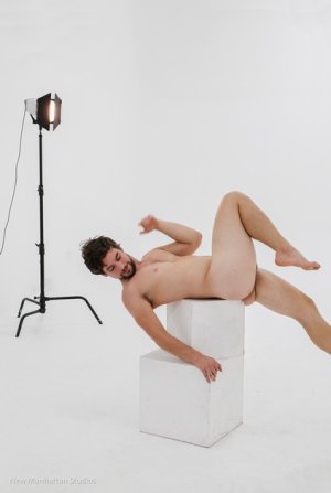 Bond in Brooklyn p2532326586-4.jpg