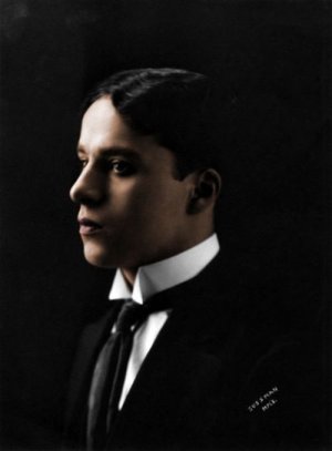 Charles  Spencer  Chaplin b .jpg