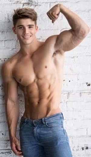 Latino Muscle (18).jpg