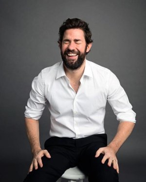 JOHN+KRASINSKI+2 DYMv75tXcAI4u4M.jpg