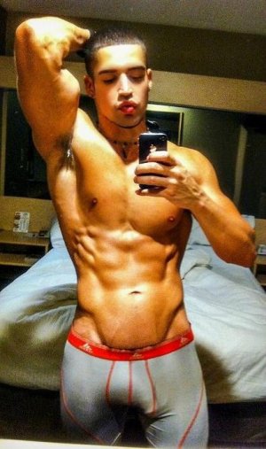 2d20d00746df70dd047b45d3673f69f7--sexy-guys-sexy-men.jpg