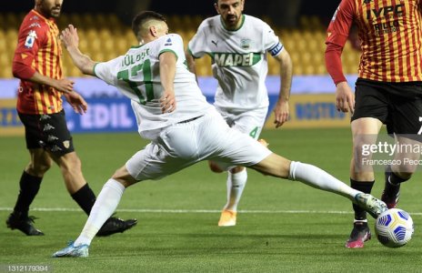 BENEVENTO-ITALY-APRIL-12-Adolfo-Gaich-of-Benevento-Calcio-is-tackled-by-Mert-Muelduer-of-U-S-Sas.jpg