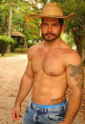 Latino Muscle (12).jpg