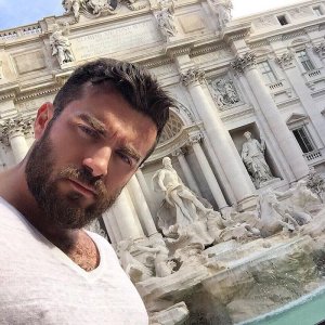 56213765 Trevi Fountain, Rome.jpg