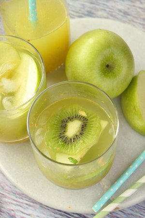 Kiwi+Apple+Lemonade+1.jpg