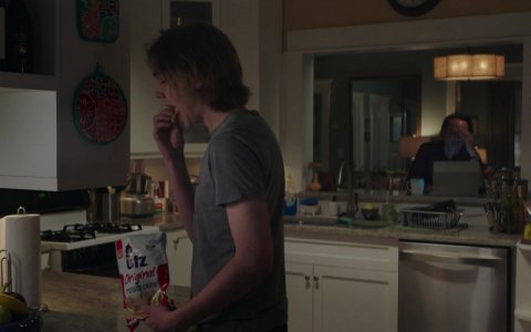 UTZ-Chips-Enjoyed-by-Charlie-Plummer-as-Adam-in-Words-on-Bathroom-Walls-2020-800x500.jpg UTZ-Chips-Enjoyed-by-Charlie-Plummer-as-Adam-in-Words-on-Bathroom-Walls-2020-800x500.jpg