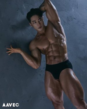 Cheol Hoon Choi Korean Bodybuilder Asian Muscle 3.jpg