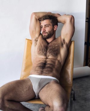 yellow chair 4C17D3E7.jpg