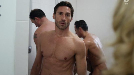 Benjamin-Sadler-going-frontal-in-tatort-locker-room.jpg Benjamin-Sadler-going-frontal-in-tatort-locker-room.jpg