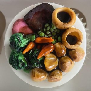 roast dinner cake.jpg