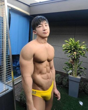 Unknown Korean Fitness Model Asian Muscle 1.jpg