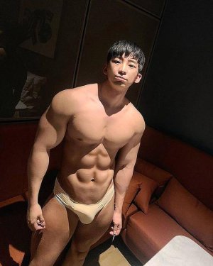 Unknown Korean Fitness Model Asian Muscle 2.jpg