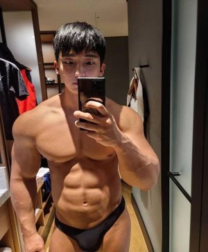 Unknown Korean Fitness Model Asian Muscle 6.jpg