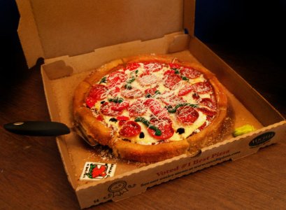 900_482933YTC2_pepperoni-pizza-cake.jpg