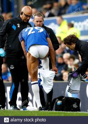 evertons-dominic-calvert-lewin-changes-his-shorts-2D5X78M.jpg