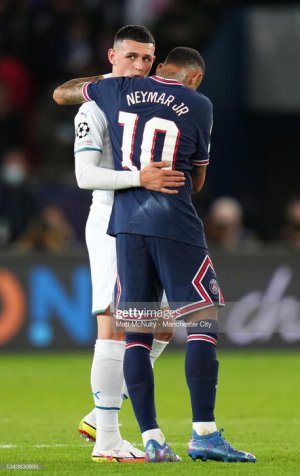 PARIS-FRANCE-SEPTEMBER-28-Phil-Foden-of-Manchester-City-interacts-with-Neymar-of-Paris-Saint-Ger.jpg
