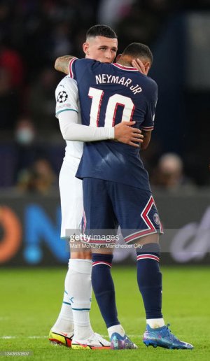 PARIS-FRANCE-SEPTEMBER-28-Phil-Foden-of-Manchester-City-interacts-with-Neymar-of-Paris-Saint-Ger.jpg