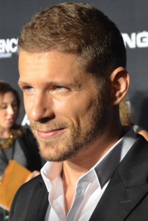 Matt_Lauria_-_Kingdom_Premiere_Oct_2014_(cropped).jpg