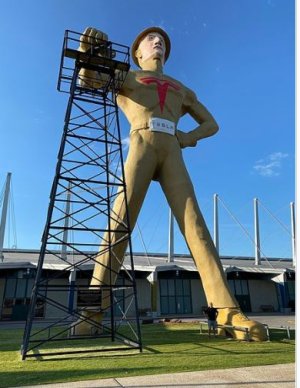 GOLDEN DRILLER TULSA.JPG