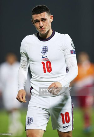 SERRAVALLE-SAN-MARINO-NOVEMBER-15-Phil-Foden-of-England-looks-on-during-the-2022-FIFA-World-Cup-.jpg
