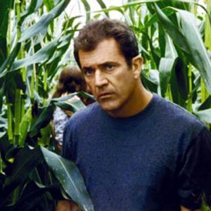 Mel-gibson-signs-movie-1.jpg