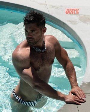 Ian Utterback Heating Up in Palm Springs-by-Benjamin-Veronis-for-Fashionably-Male 8.jpg