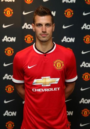 manchester-united-unveil-new-signing-morgan-schneiderlin.jpg