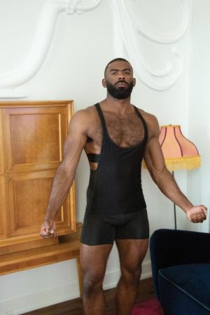 teesaddy_photographed by marcus morris1_GAYLETTER.jpg