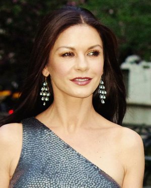Catherine_Zeta-Jones_VF_2012_Shankbone.jpg