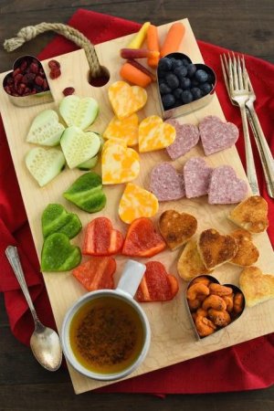 Valentines-Snack-Board.jpg