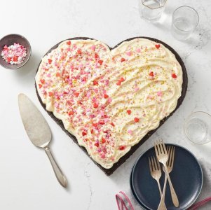 heart-shaped-cake-1607620499.jpg