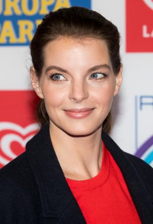 Yvonne_Catterfeld_-_2018-03-23_Radio_Regenbogen_Award_2018_(cropped).jpg