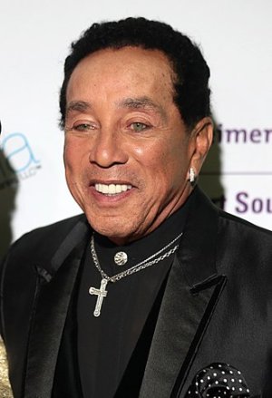 330px-Smokey_Robinson_by_Gage_Skidmore.jpg
