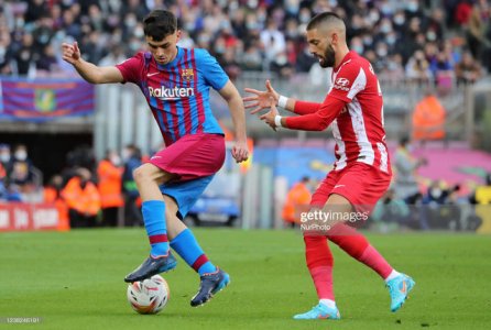 Pedri-and-Yannick-Carrasco-during-the-match-between-FC-Barcelona-and-Club-Atletico-de-Madrid-cor.jpg