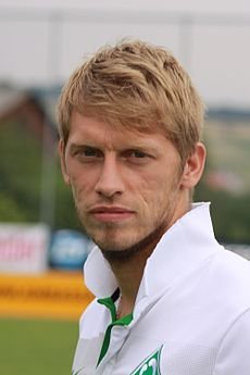 Aaron_Hunt_-_SV_Werder_Bremen_(1).jpg