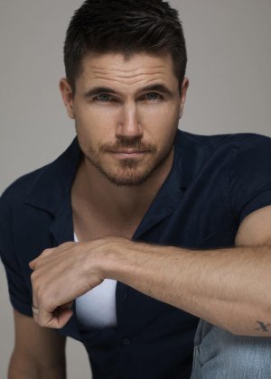 2020_02_13_Robbie_Amell_0075-scaled.jpg