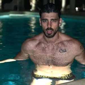 swimming pool 180153289.jpg