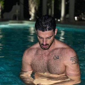 swimming pool 180269477.jpg