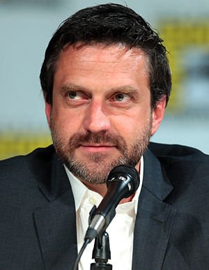 300px-Raúl_Esparza_SDCC_2014.jpg