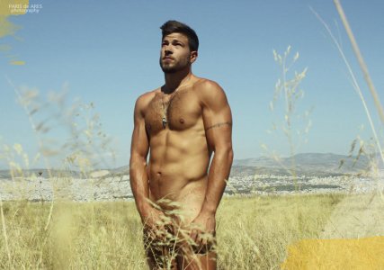 photographed by Paris de Ares 23192608.jpg