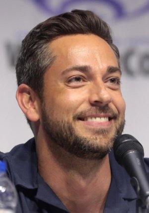 Zachary_Levi_by_Gage_Skidmore_6.jpg