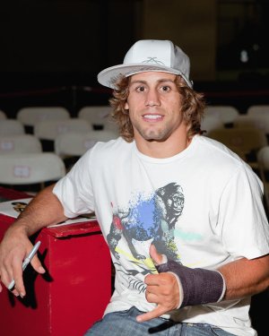 Urijah_Faber_24_July_2009.jpg